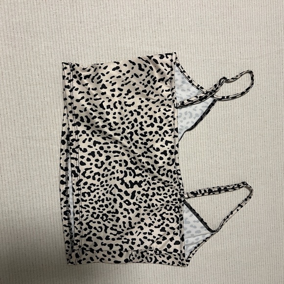 SweatyRocks Women's Casual Leopard Print Warp Surplice Front Crop - Picture 5 of 6